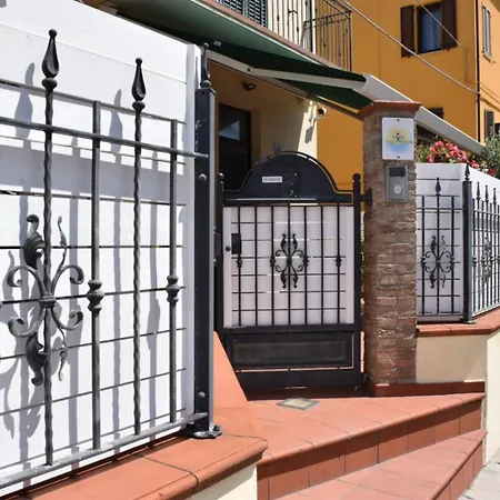 Residenza Nonno Mella Pensión Porto SantʼElpidio